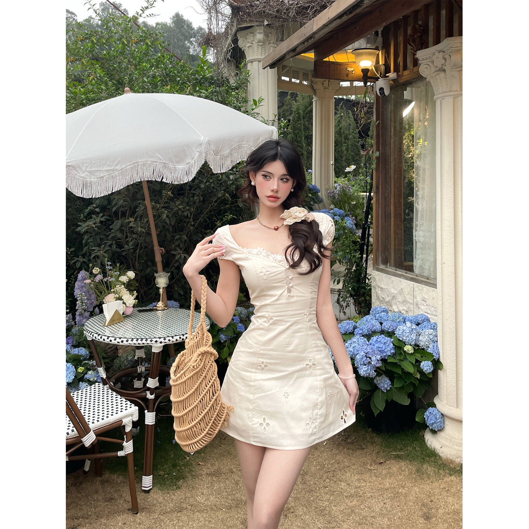 灰尘邓邓 茶歇法式白色连衣裙女2024夏季新款设计感裙子气质短裙