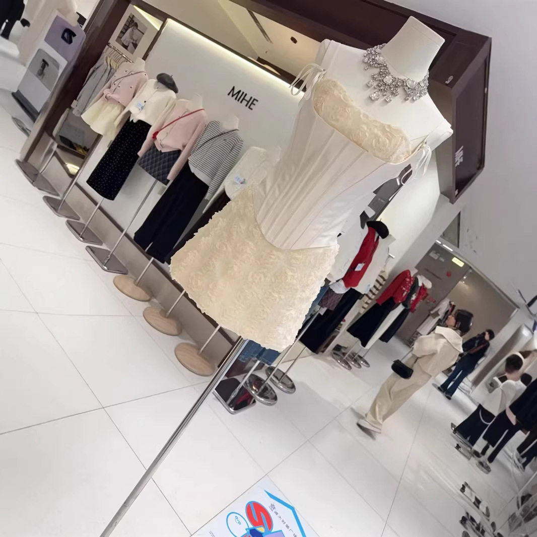 时尚吊带鱼骨拼接玫瑰花绑带抹胸上衣+A字半身裤裙2件套装0115,淘宝优惠券,粉丝福利购,淘宝优惠卷