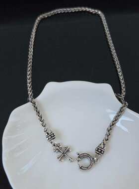 美飒十字花扣头古巴项链女精致高级冷淡风男女同款潮酷毛衣链配饰