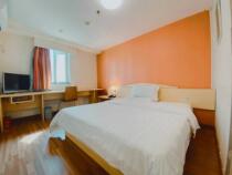 7-day chain hotel-Shenzhen Luohu Port East Gate ITC autonomous large bed room