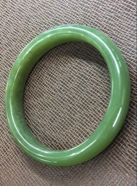 析木绿透闪石玉带籽料厂直销手镯