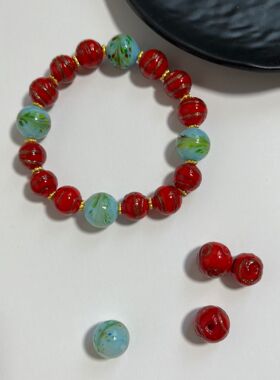 琉璃红色圆珠手串搭配蓝色凤尾琉