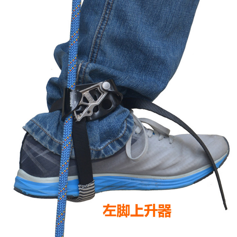 The shopkeeper recommends sob outdoor mountain climbing equipment
