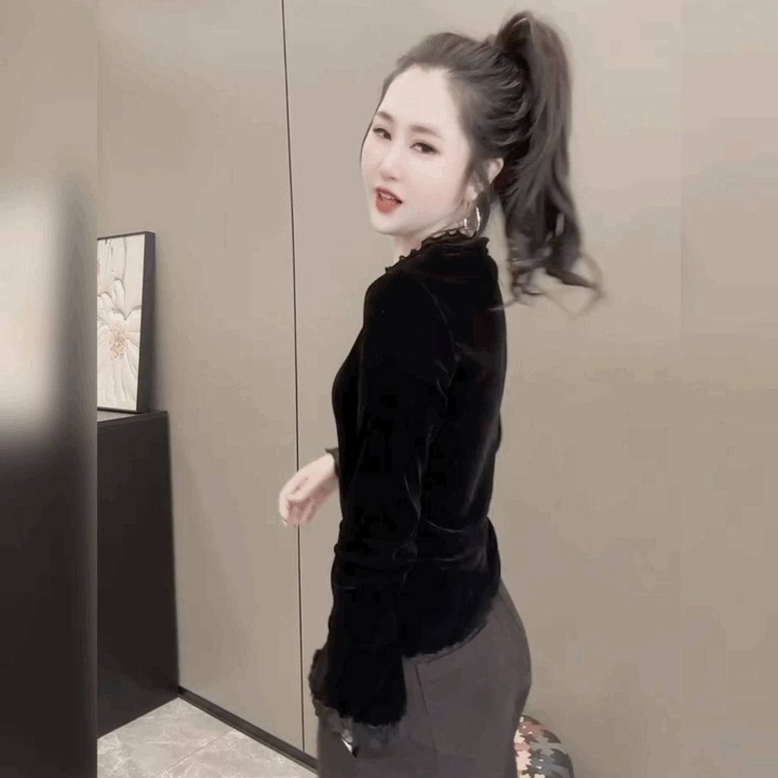 高级感气质圆领T恤女长袖黑色上衣潮金丝绒拼接蕾丝喇叭袖打底衫,淘宝优惠券,粉丝福利购,淘宝优惠卷