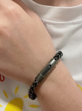 钛钢复古龙骨圆磨手链