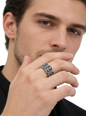 潮男女钛钢复古风十字架盾牌戒指