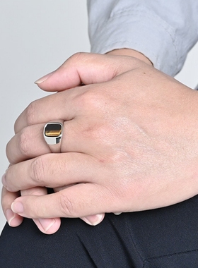 简约高抛光钛钢镶虎眼石方形戒指