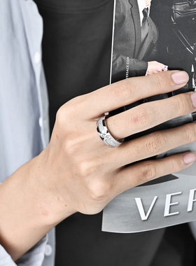 高档男钛钢镶方锆石银丝雾凇戒指