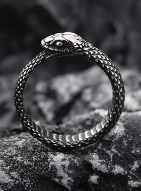欧美风钛钢男女不掉色衔尾蛇戒指