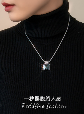 几何方糖项链高级感轻奢小众女长款2025新款吊坠锁骨链毛衣链颈链