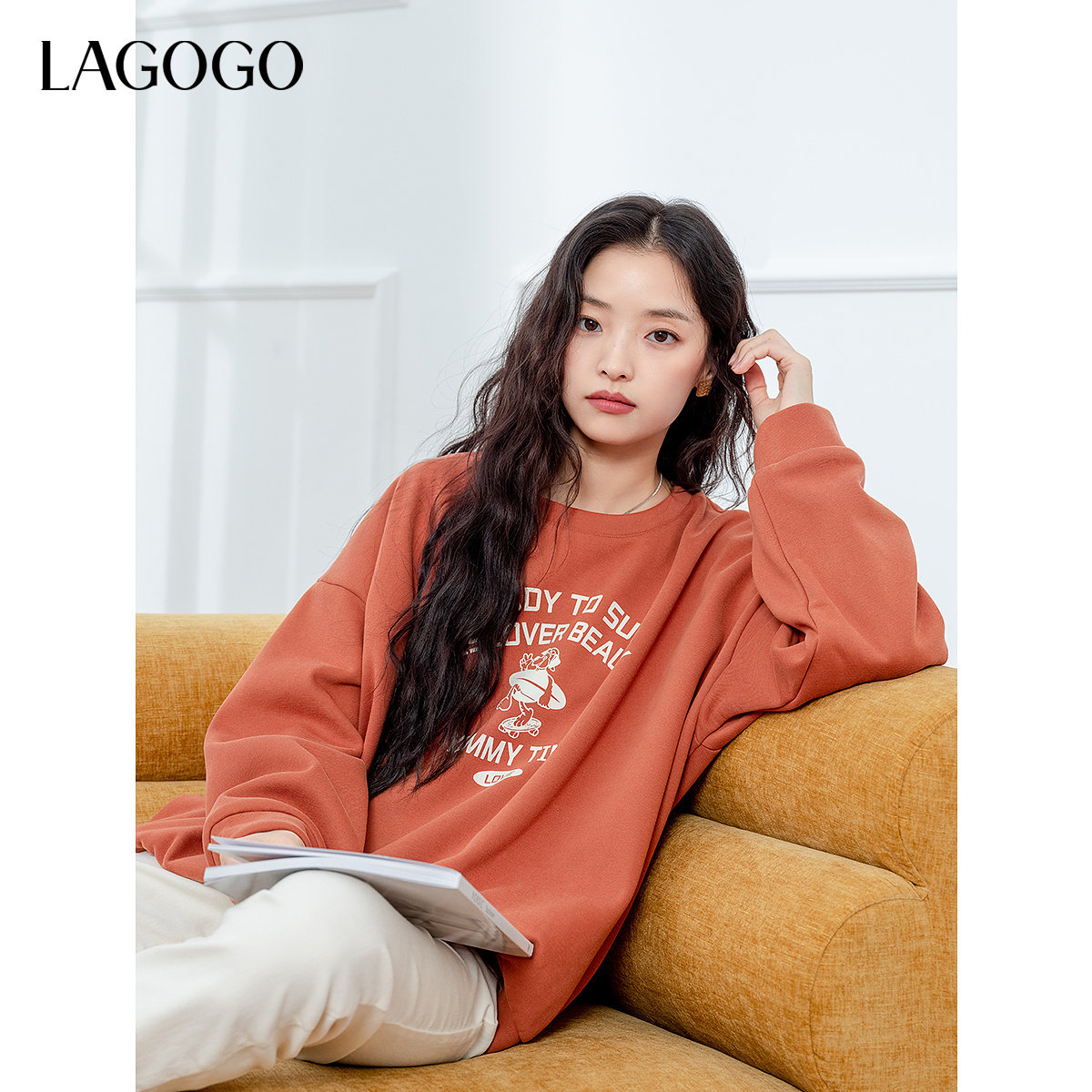 LAGOGO圆领落肩印花加绒卫衣女拉谷谷冬季新款宽松休闲上衣,淘宝优惠券,粉丝福利购,淘宝优惠卷