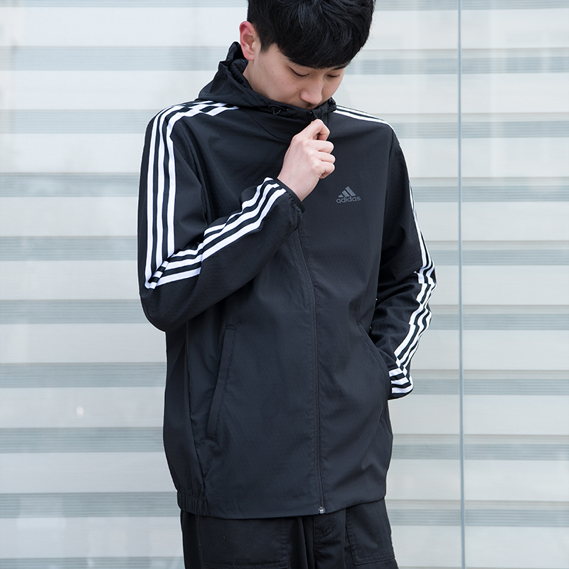 热点运动专营店阿迪达斯男装秋季新款连帽风衣夹克运动服跑步休闲外套DW46002