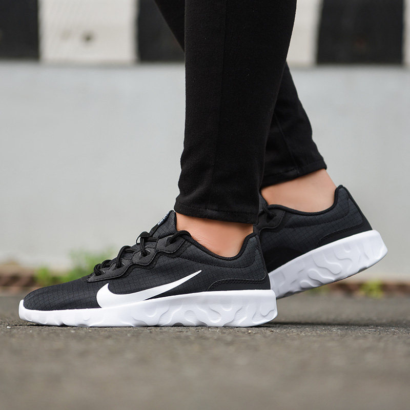 nike women's explore strada