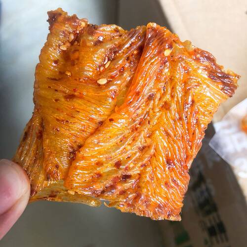 志辉香辣牛排辣条江西余干特产志辉牛排变态鞋底辣片麻辣豆皮零食 - 图1