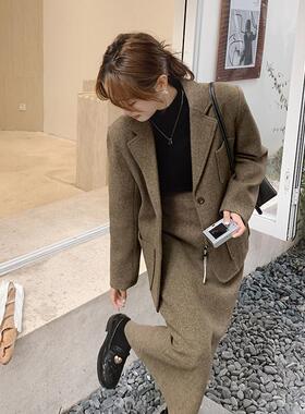 浅咖色设计感毛呢套装裙女士秋冬