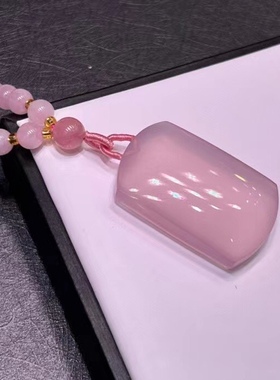 天然粉水晶平安无事牌吊坠，尺寸 :38.23.11mm ，重量 19.19克