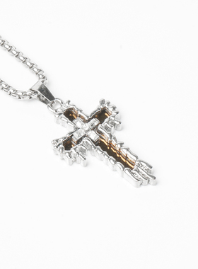 ROADLATIVE溶解十字吊坠项链