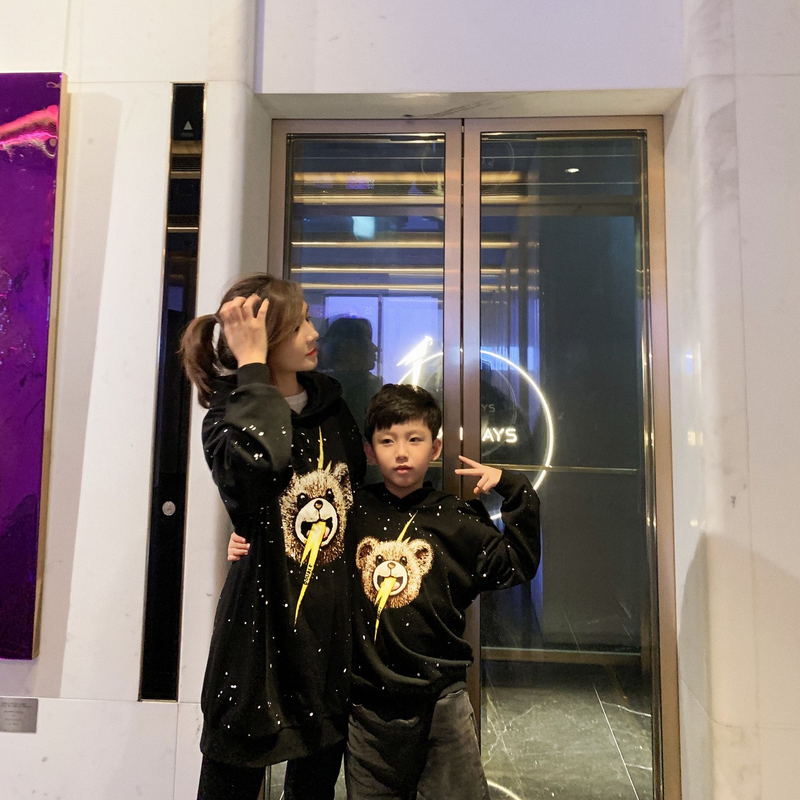 L 亲子装一家三口小熊连帽卫衣秋装家庭装泼墨上衣母子装洋气潮 妈 L 亲子装一家三口小熊连帽卫衣秋装家庭装泼墨上衣母子装洋气潮 妈