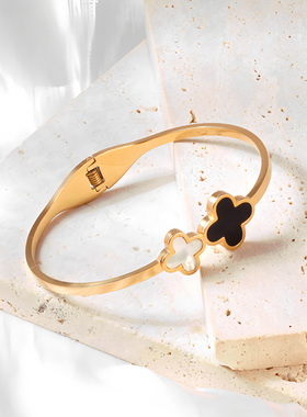 金色四叶草手镯送女友生日礼物