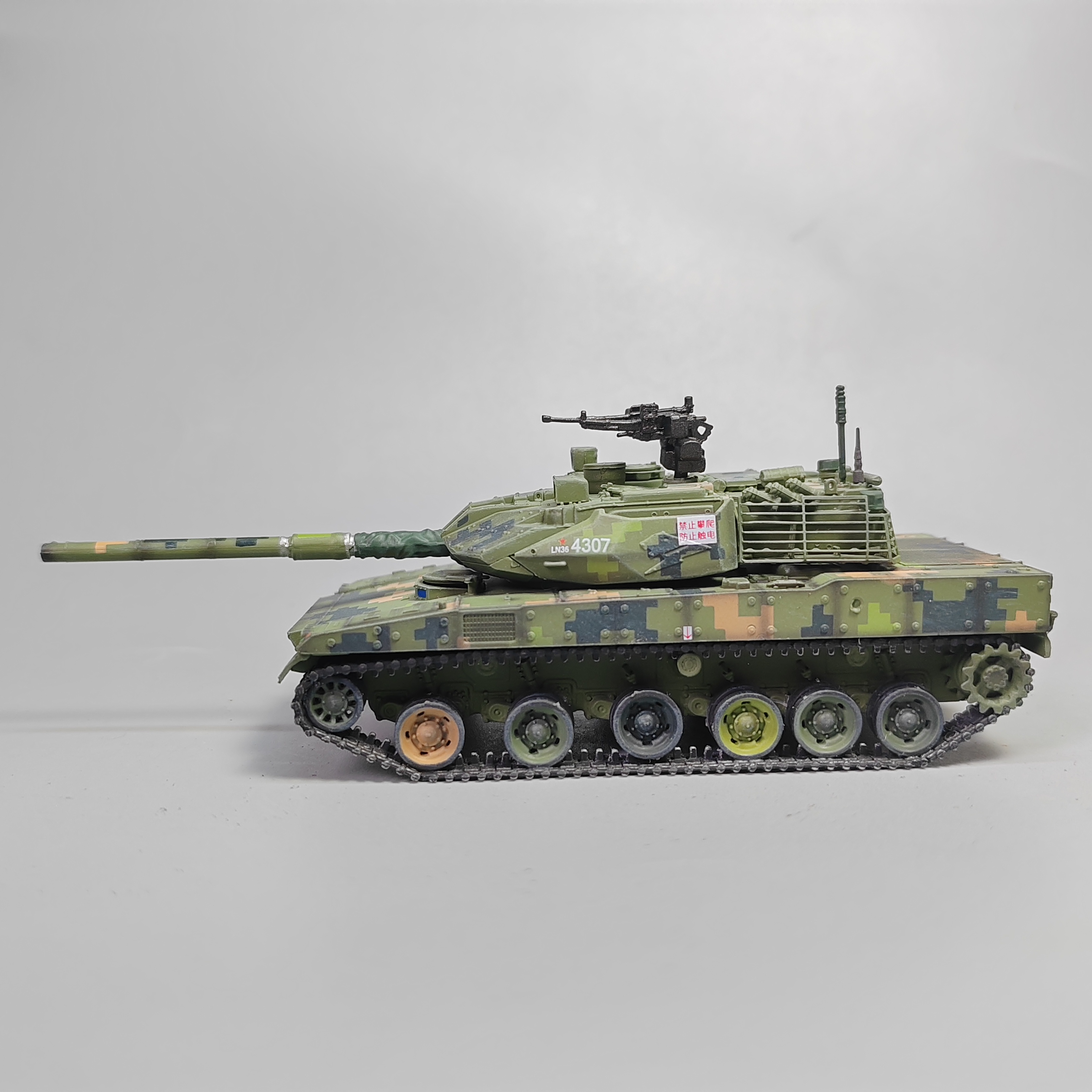 三荣1/72中国15式轻型坦克绿色数码涂装成品模型摆件微缩艺术摄影