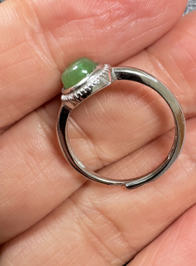 天然和田碧玉阳绿开口戒指