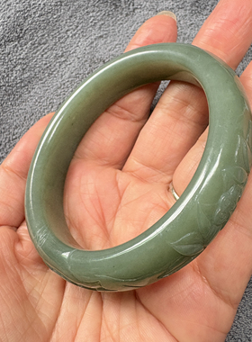 天然俄料和田玉粉青鸭蛋青雕花手镯国风复古显白高品质60正圈福镯