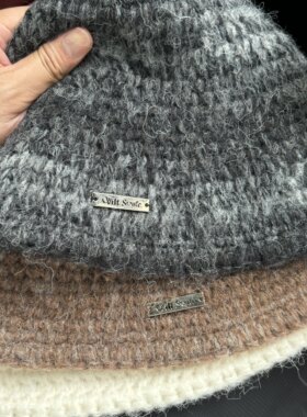 马海毛毛绒手工粗钩织水桶帽女秋冬氛围感韩系百搭金属标保暖盆帽
