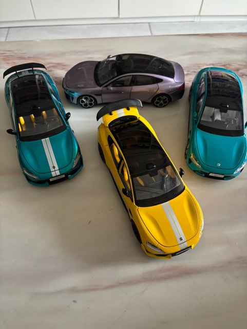 Small MSU7 modified alloy special police simulation car model 1 24 car collection ornaments for boys birthday gift toy car