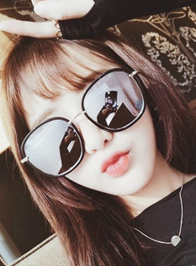 ins墨镜圆脸网红时尚街拍