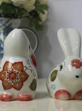 手绘青花陶瓷兔子工艺品玄关摆件装饰家居可爱卡通
