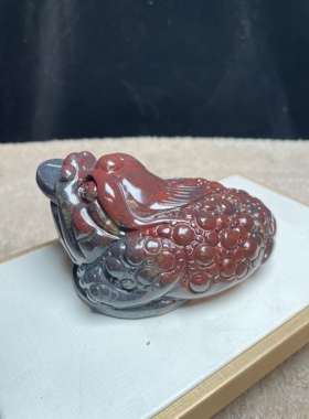 桂林鸡血玉石工艺品金蟾玉雕把件