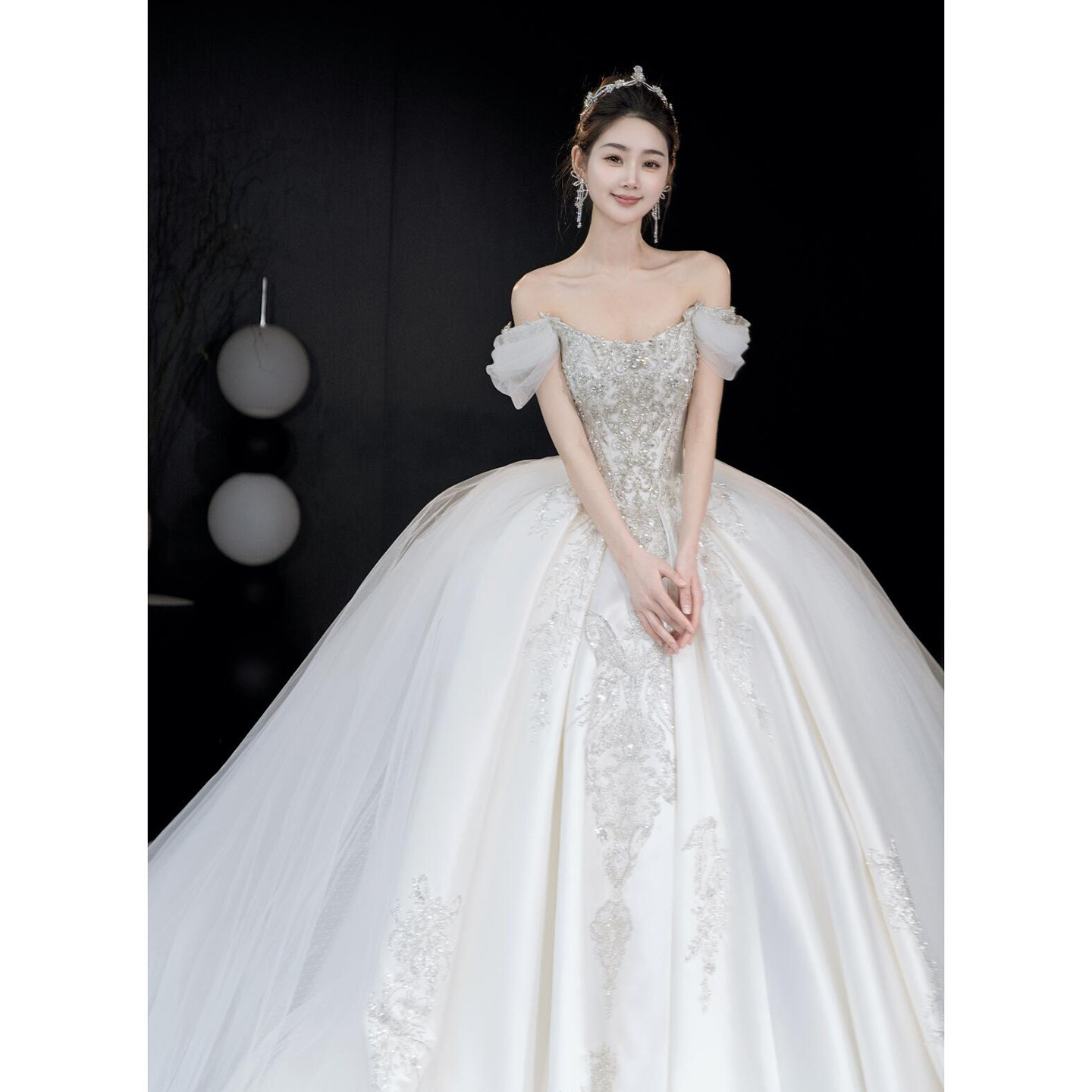 法式一字肩轻婚纱2025新款新娘轻奢小众高级质感拖尾主纱缎面重工,淘宝优惠券,粉丝福利购,淘宝优惠卷