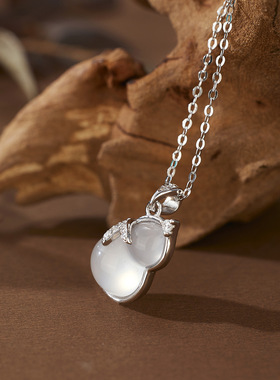 s925纯银镀黄金色新中式高冰白玉髓福禄葫芦吊坠项链时尚女锁骨链