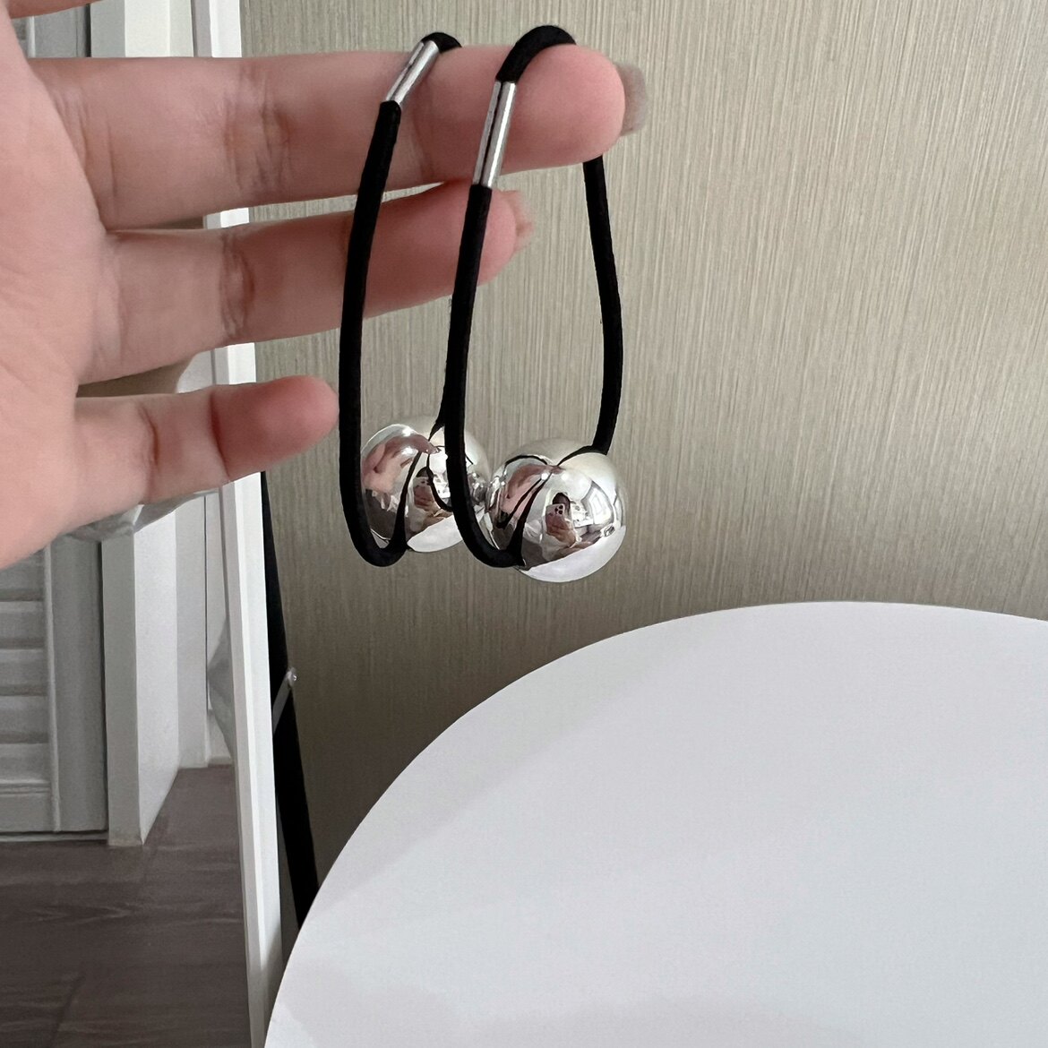 照片嘎嘎出片的发圈~高级感银色大珍珠皮筋简约百搭马尾法式发绳