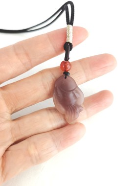 天然玛瑙雕刻鱼形吊坠项链民族风休闲挂件