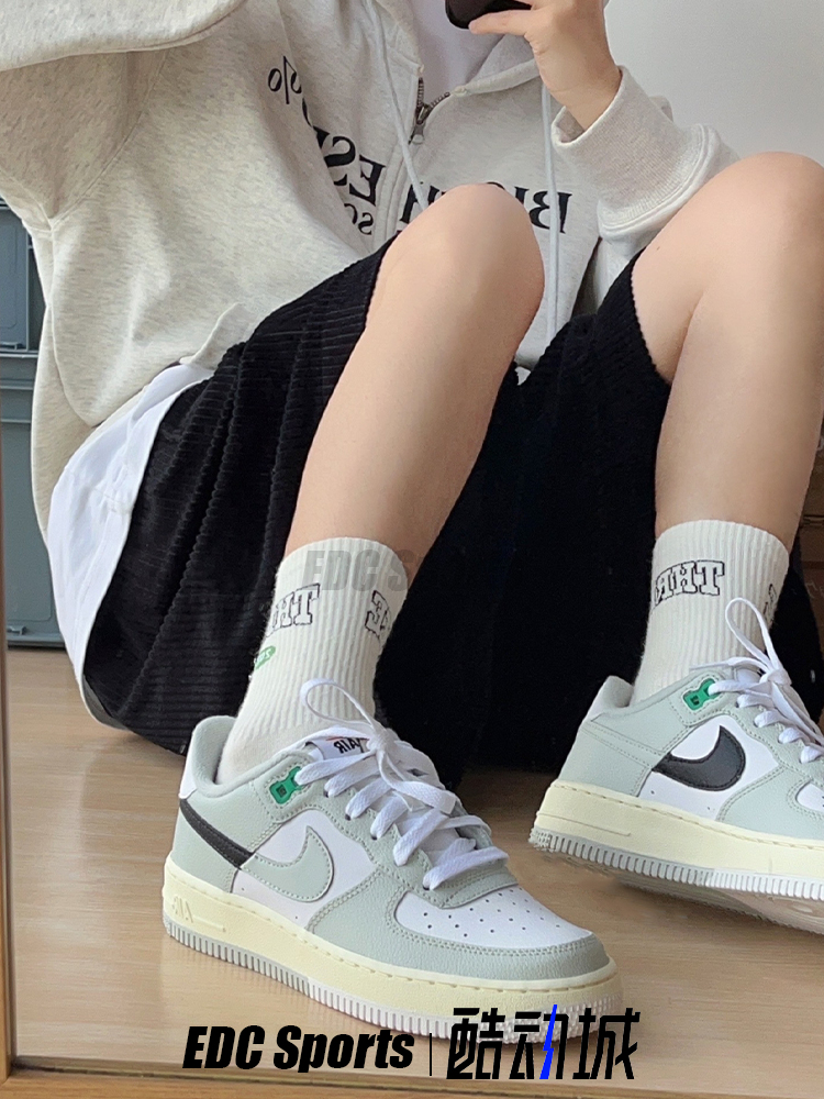 Nike耐克AF1银白拼接拼钩Air Force 1女款低帮休闲板鞋DZ2660-001 - 图2