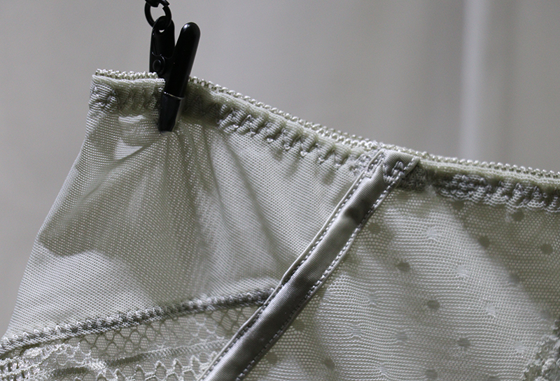 安芝娜新柔软亲肤弹力贴身透气内裤中腰女士性感蕾丝三角裤K6117 - 图1