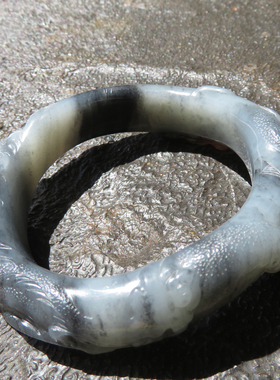 惊呆方言和田玉收藏新疆玉龙河黑白分明黄沁青花籽料卡57mm手镯w1