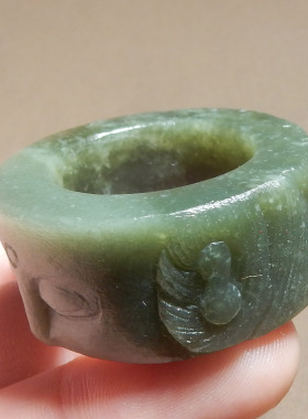 惊呆了方言品牌和田玉温润黄沁皮沙枣青籽料佛头卡22mm扳指戒指s2