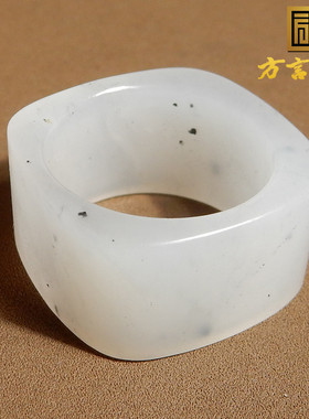 惊呆了方言和田玉新疆羊脂底白玉点墨青花籽料16mm方形扳指戒指A5