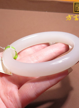 美美哒俄料老坑巨细腻白玉正装镯