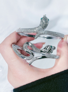 高级感小众设计冷淡风龙形手镯女轻奢精致时尚气质蛇手环潮酷配饰