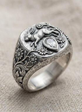 灵动兔子浮雕宽面纯银印章戒指