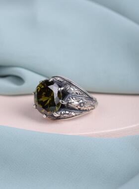 橄榄石绿色宝石镶嵌纯银雕刻戒指