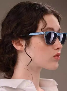 精致蓝色镜片猫眼太阳眼镜
