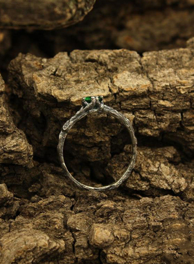 女14K纯白金复古祖母绿宝石戒指