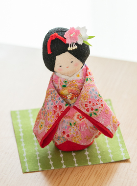 京都龙虎作绢布舞姬手工摆件