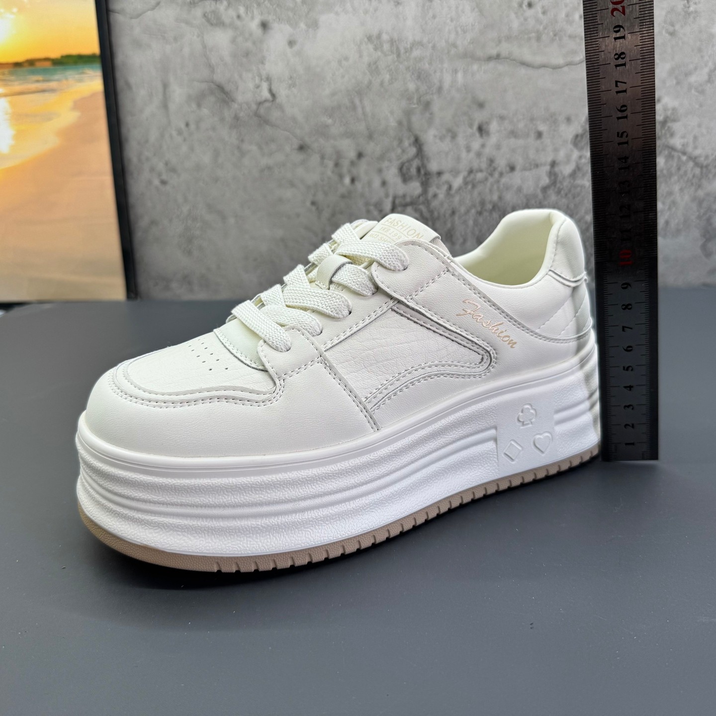 时尚学院小白鞋2026春季新款撤柜断码真皮厚底增高爆款板鞋女鞋,淘宝优惠券,粉丝福利购,淘宝优惠卷