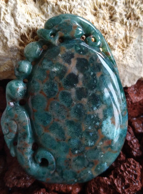 天然印尼绿色珊瑚玉原石吊坠项链