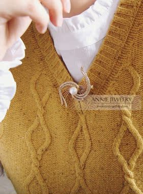 AnnieJewelry满钻珍珠扭状胸针